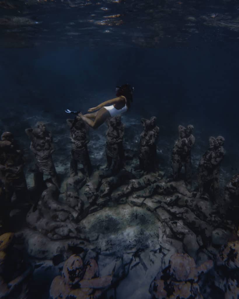 Gili Meno Underwater statues
